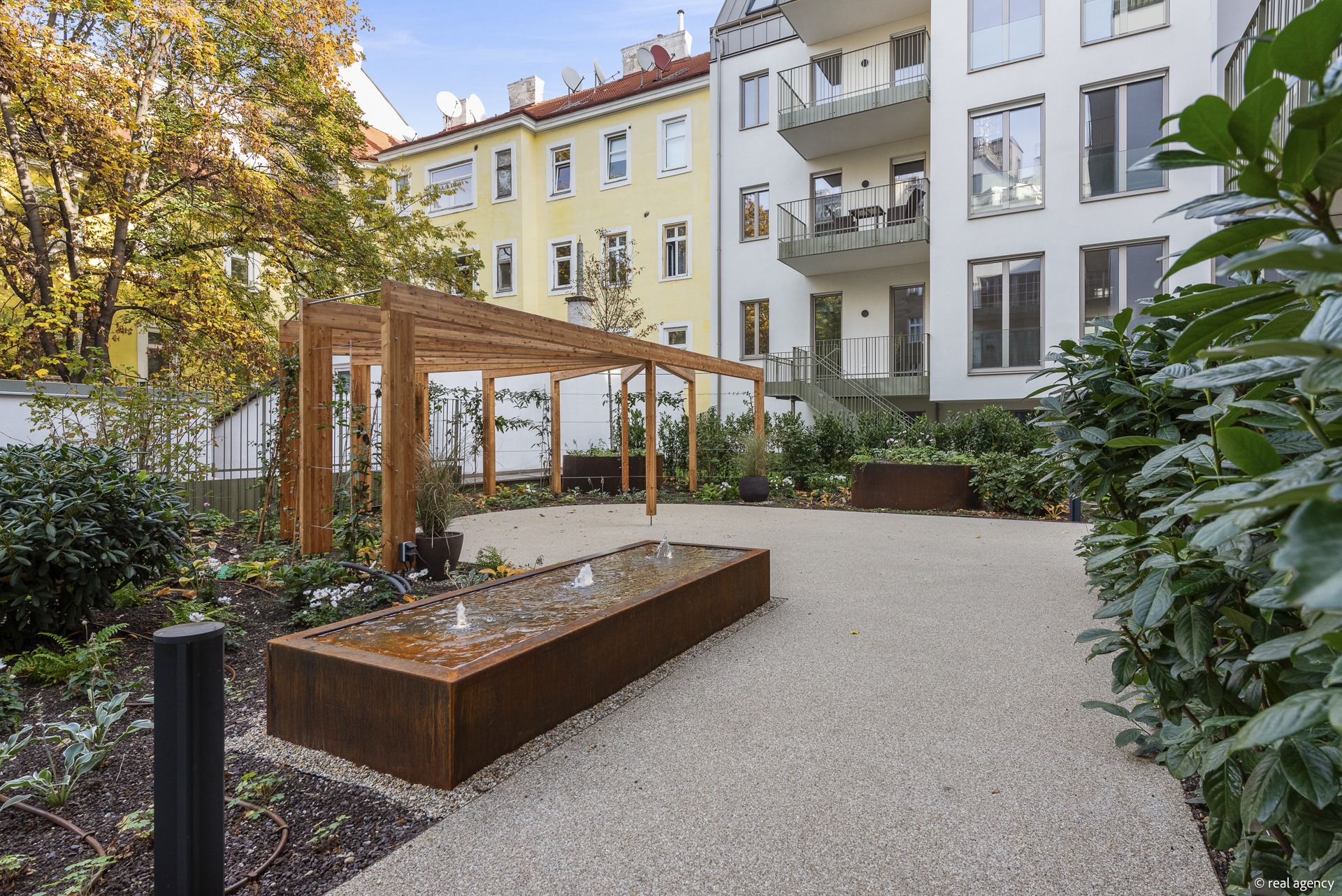 2025-10-22-S01501-Exteriors & Common Areas-016
