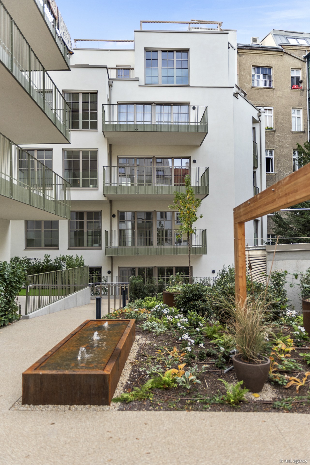 2025-10-22-S01501-Exteriors & Common Areas-042